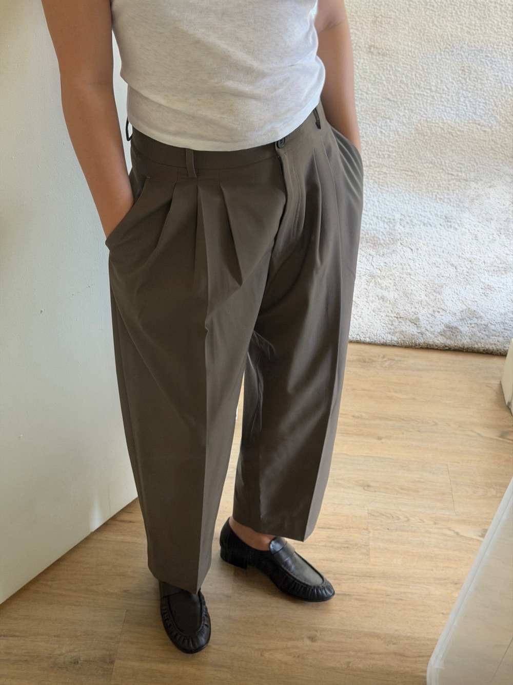 Cos pleated taupe cropped pants, size 10 - Picture 2 of 10